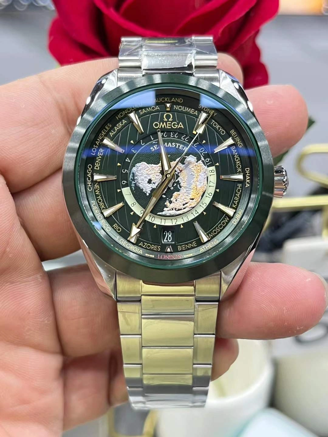 CBD Factory Omega Seamaster Aqua Terra 150M GMT Worldtimer 43mm Green Dial Green Ceramic Bezel (220.30.43.22.10.001) 1:1 Super Clone – DD8938 Movement Bright 277